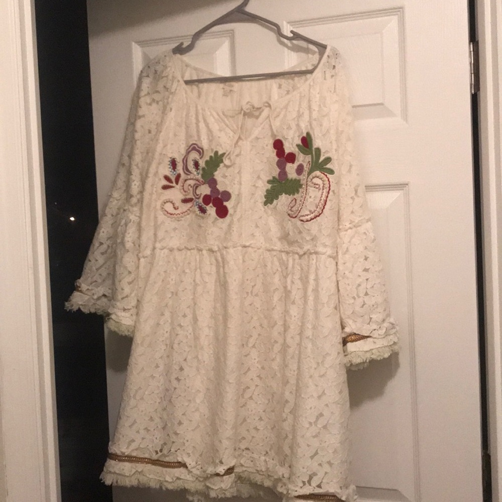 VELZERA lace and beaded tunic size XL